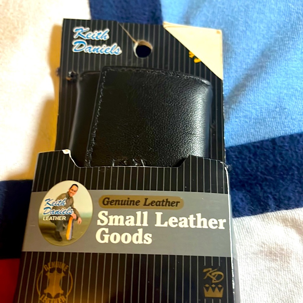 NIP! Genuine Leather Key Case. Black Leather. Unisex
